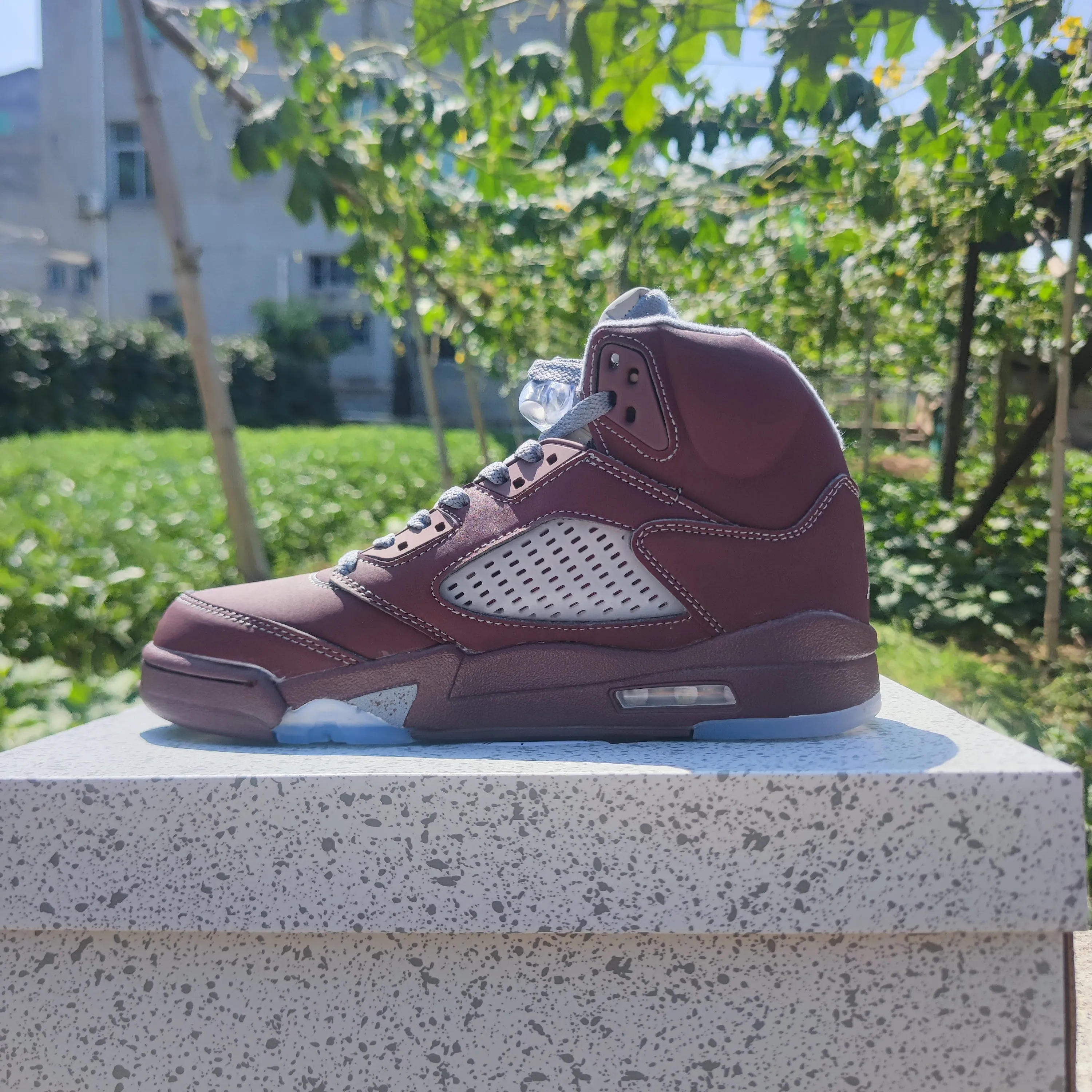 Jordan 5 maroon