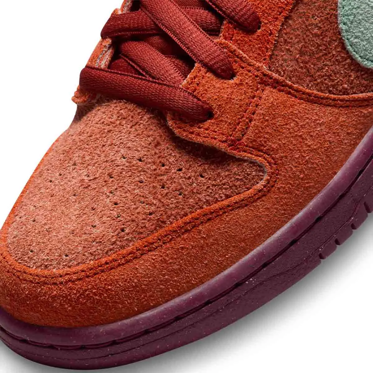 Nike SB - Dunk Low Pro Premium Shoes Mystic Red Rosewood