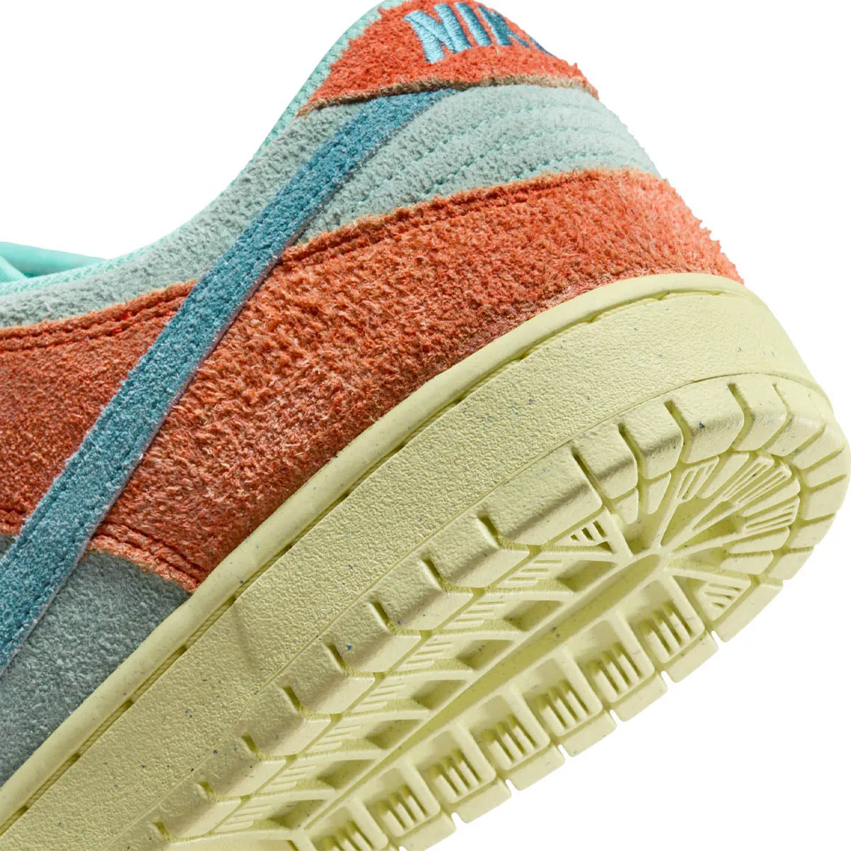 Nike SB - Dunk Low Pro Premium Shoes Orange Emerald Rise