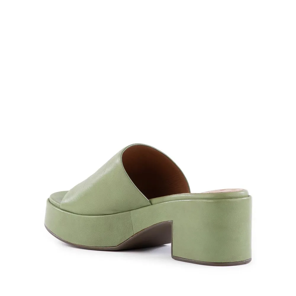 Seychelles One Of A Kind Sandal in Sage Leather